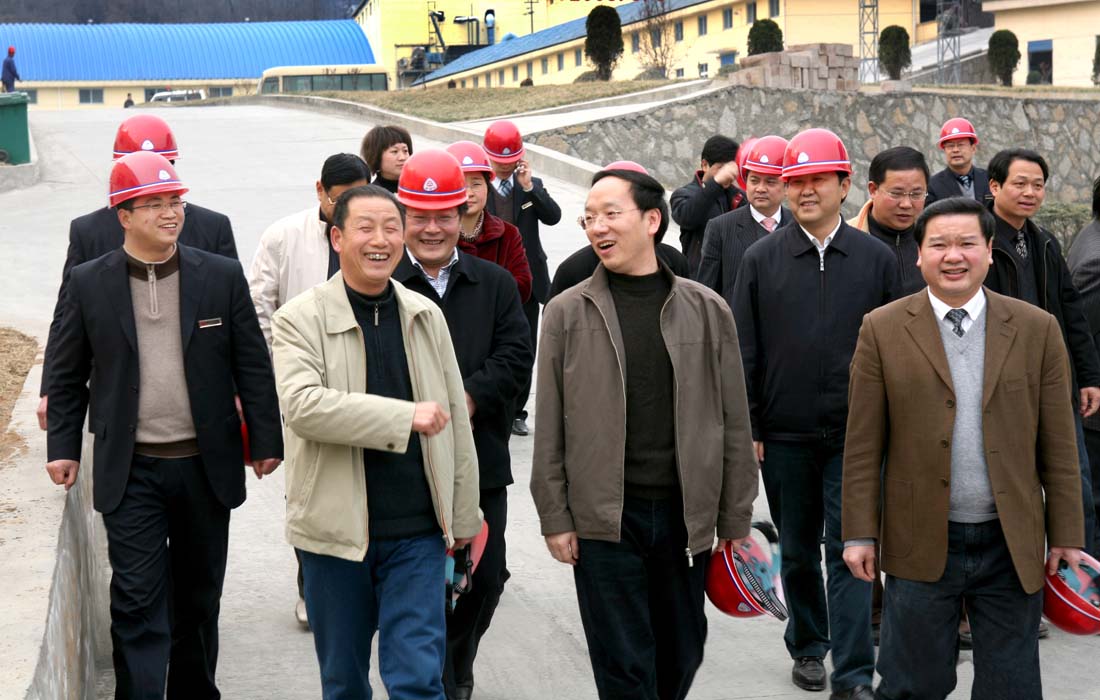 2008年3月，宜昌市市長(zhǎng)李樂(lè)成到東圣集團(tuán)調(diào)研。